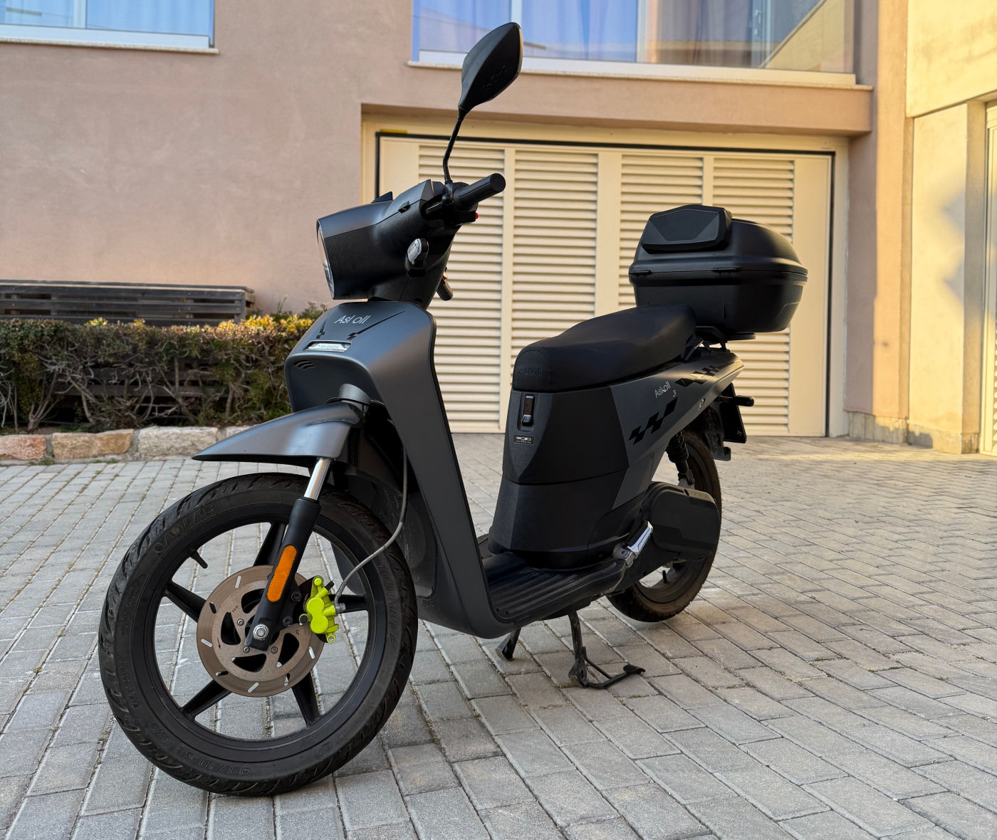 Electric scooter rental La Maddalena island